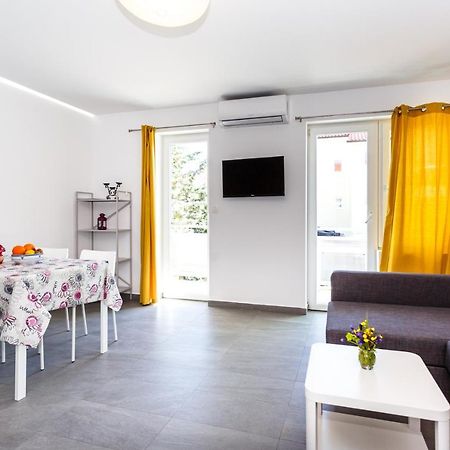 Golden Island Apartments Крк Екстер'єр фото