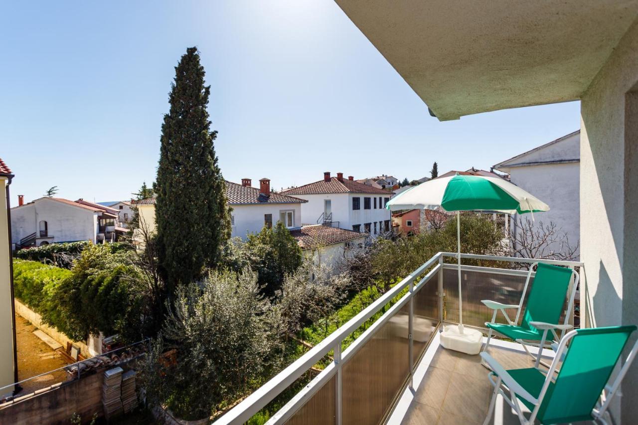 Golden Island Apartments Крк Екстер'єр фото