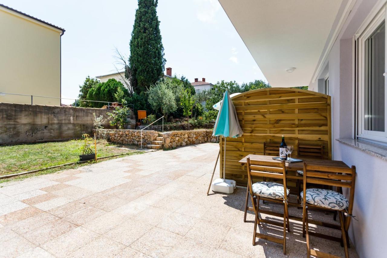 Golden Island Apartments Крк Екстер'єр фото
